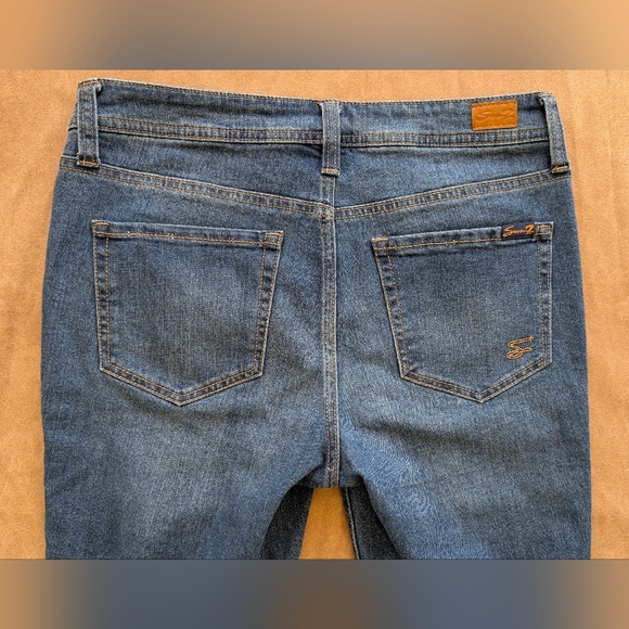 Seven7 Audrey Skimmer Mid Rise Slim Fit Capri Jeans! Size 8! - Picture 5 of 6